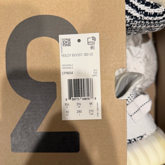 adidas yeezy boost 350 box V2 Beluga Pre-Owned Main colour adidas Yeezy Boost 350 V2